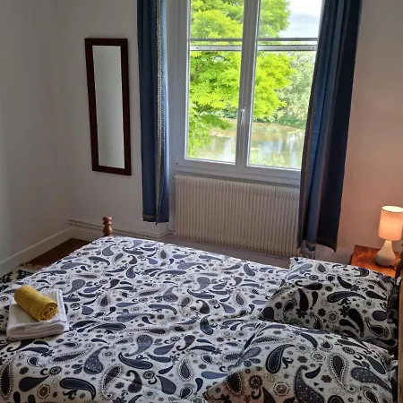 Grande maison escapade au bord de la riviere Touvre Chambre photo