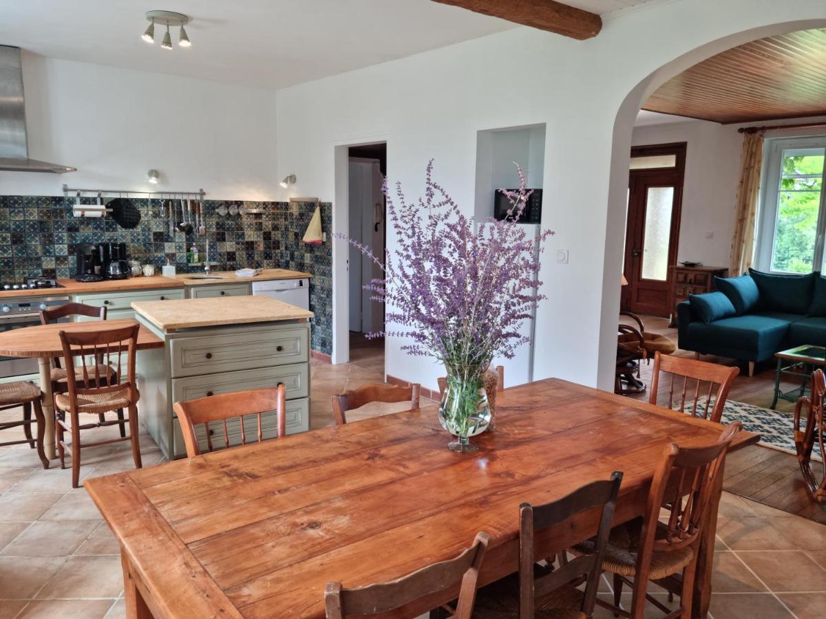 Grande Maison Escapade Au Bord De La Riviere Holiday home Touvre
