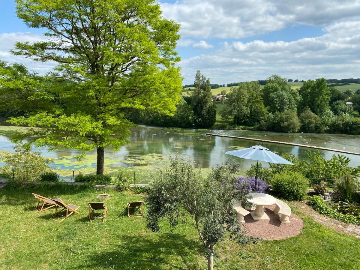 Holiday home Grande Maison Escapade Au Bord De La Riviere Touvre